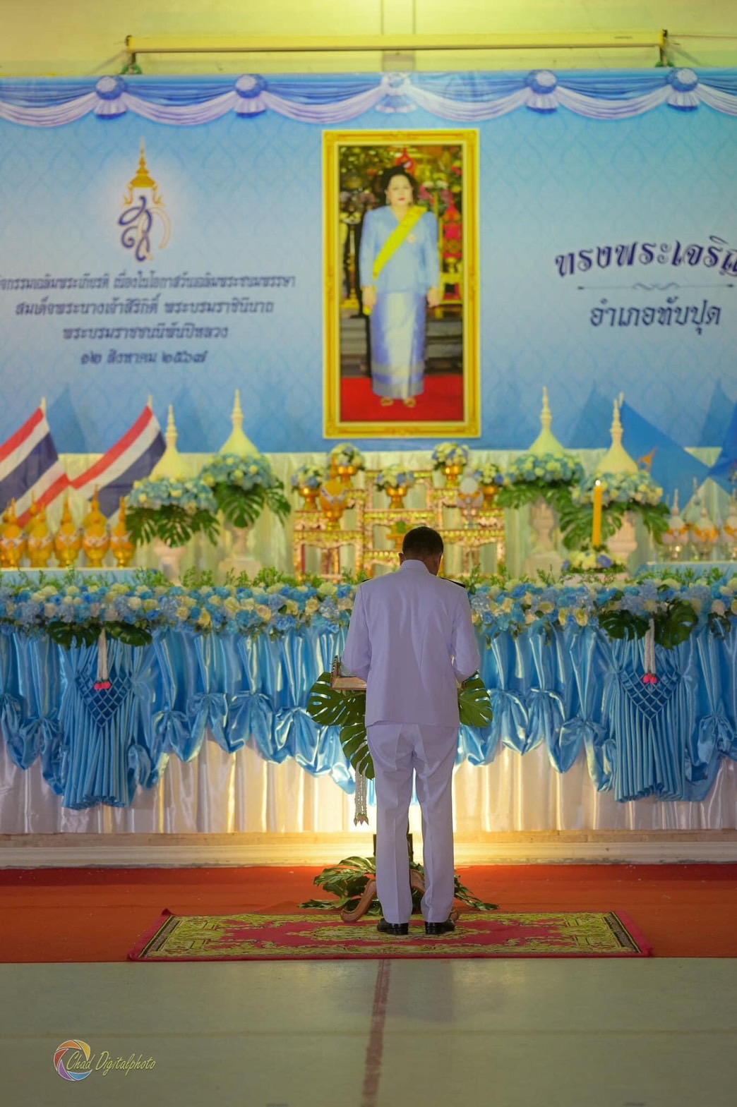 🔹วันจันทร์ที่ 12 สิงหาคม 2567

🌟นายธีระยุทธ บุตรทหาร สาธารณสุขอำเภอทับปุด และบุคลากรสำนักงานสาธารณสุขอำเภอทับปุด ร่วมพิธีเจริญพระพุทธมนต์และทำบุญตักบาตรถวายพระราชกุศล พิธีถวายเครื่องราชสักการะ วางพานพุ่มเงิน-พุ่มทอง และพิธีจุดเทียนถวายพระพรชัยมงคล “ กิจกรรมเฉลิมพระเกียรติสมเด็จพระนางเจ้าสิริกิติ์ พระบรมราชินีนาถ พระบรมราชชนนีพันปีหลวง เนื่องในโอกาสวันเฉลิมพระชนมพรรษา 12 สิงหาคม 2567” โดยมี นายดำรง ฉิมทับ นายอำเภอทับปุด เป็นประธานในพิธี และมีหัวหน้าส่วนราชการ ข้าราชการ ผู้บริหารองค์กรปกครองส่วนท้องถิ่น พนักงานราชการ ลูกจ้าง กำนัน ผู้ใหญ่บ้าน และประชาชน ร่วมพิธีฯ
📍ณ ที่ว่าการอำเภอทับปุด จังหวัดพังงา
