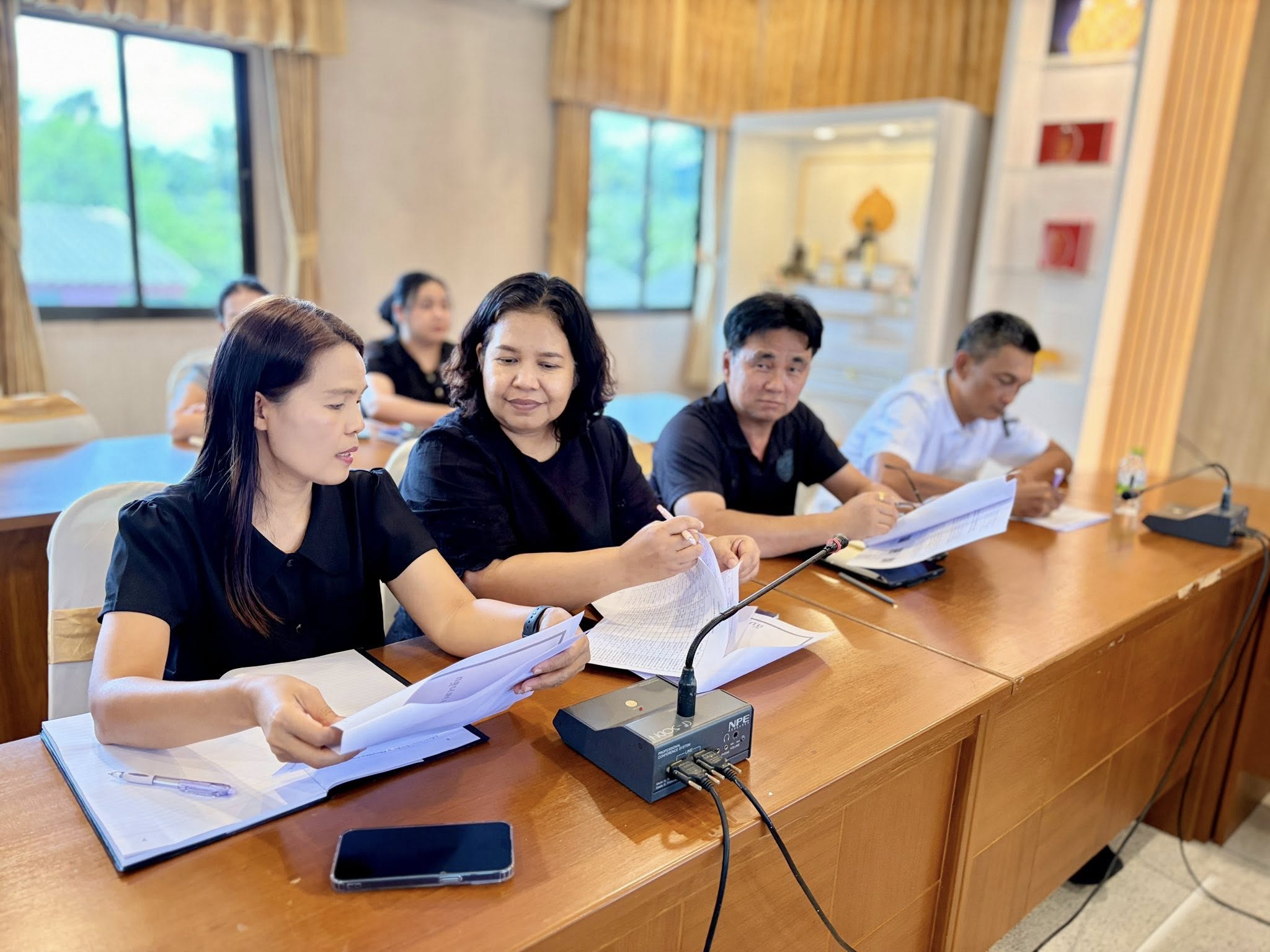 📣 วันที่ 8 ธันวาคม พ.ศ.2568 เวลา 13.30 น. 
       นายธีระยุทธ บุตรทหาร สาธารณสุขอำเภอทับปุด เป็นประธานการประชุมประจำเดือนธันวาคม 2568 เพื่ิอแจ้งข้อสั่งการจากกระทรวงสาธารณสุข สำนักงานสาธารณสุขจังหวัดพังงา และอำเภอทับปุด ติดตามการดำเนินงานด้านต่างๆ โดยมีหัวหน้ากลุ่มงานในสำนักงานสาธารณสุขอำเภอทับปุด ผอ.รพ.สต. และบุคลากรสำนักงานสาธารณสุขอำเภอทับปุด เข้าร่วมประชุม       ทั้งนี้ ก่อนการประชุมได้มีการประกาศเจตนารมณ์ สำนักงานสาธารณสุขอำเภอทับปุด ใสสะอาด ร่วมต้านการทุกจริต ประจำปีงบประมาณ 2569 ณ ห้องประชุมสำนักงานสาธารณสุขอำเภอทับปุด